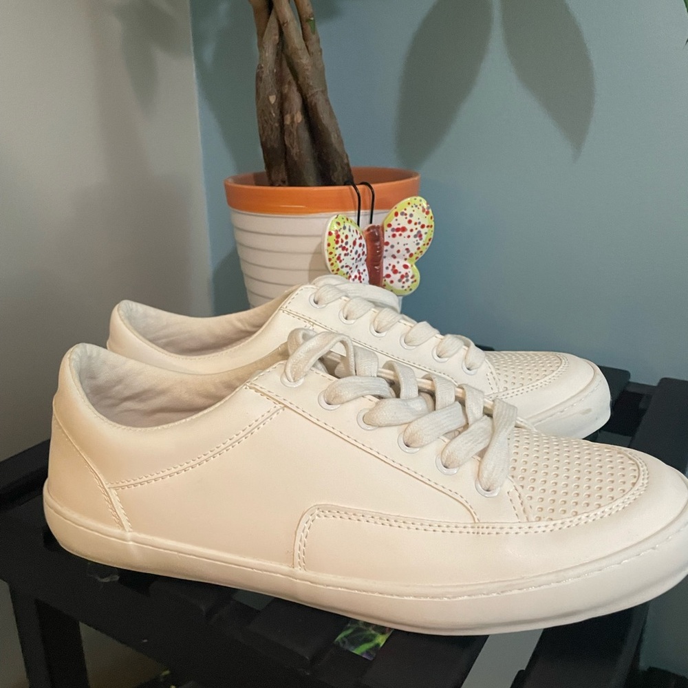 Banana republic sneakers- never worn